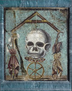Římské umění: Memento mori, symboly života a smrti. Mozaika z Pompejí. 2. styl. Rozměr 47x41 cm Národní archeologické muzeum, Neapol